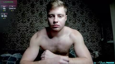 Snapshot of hornyblondieboyy chatting on 11/17/25, 12:55 Max online show from 11/17/25, 12:55