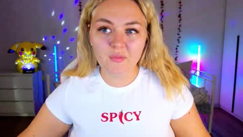 Snapshot of hornycakee chatting on 09/17/25, 09:44 HornyCakee online show from 09/17/25, 09:44