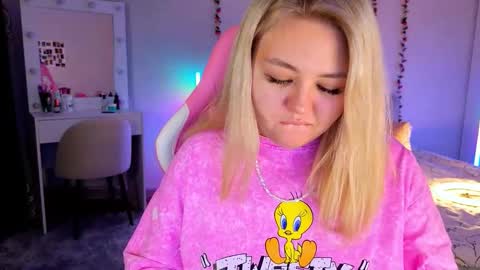 Snapshot of hornycakee chatting on 10/12/25, 11:31 HornyCakee online show from 10/12/25, 11:31