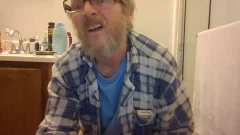 Snapshot of hornyd7711 chatting on 10/29/25, 02:25 hornyd7711 online show from 10/29/25, 02:25