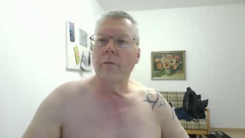 Snapshot of hornydick874303 chatting on 05/16/26, 07:45 Meikelmeier online show from 05/16/26, 07:45