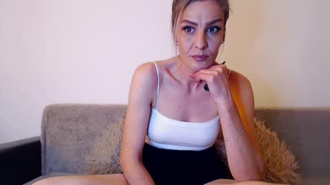 Snapshot of hornygirllx chatting on 04/27/26, 12:25 AshlineKatte online show from 04/27/26, 12:25