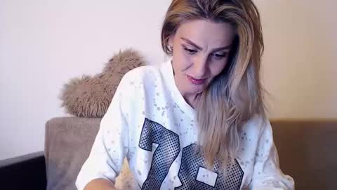 Snapshot of hornygirllx chatting on 05/11/26, 12:22 AshlineKatte online show from 05/11/26, 12:22