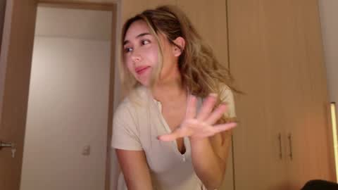 Snapshot of hornyholly__ chatting on 05/28/26, 12:19 Holly online show from 05/28/26, 12:19
