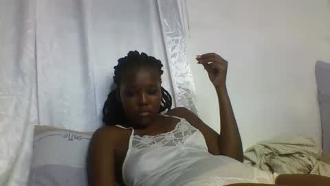 Snapshot of hornyy_cutie chatting on 10/20/25, 04:18 Its Cora online show from 10/20/25, 04:18