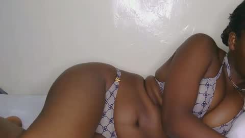 Snapshot of hornyy_cutie chatting on 04/23/26, 08:00 Its Cora online show from 04/23/26, 08:00