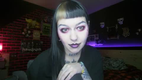 Snapshot of horror_circus chatting on 12/18/25, 12:17 Messalina Horror online show from 12/18/25, 12:17