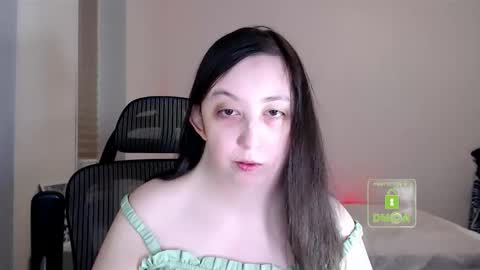 Snapshot of hot_and_pretty chatting on 02/01/26, 03:32 Lila online show from 02/01/26, 03:32