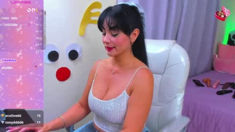 Snapshot of hot_beauty__ chatting on 12/27/24, 04:26 VALENTINA online show from 12/27/24, 04:26