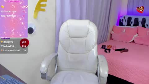 Snapshot of hot_beauty__ chatting on 12/28/24, 07:44 VALENTINA online show from 12/28/24, 07:44