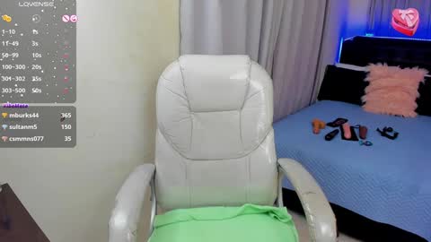 Snapshot of hot_beauty__ chatting on 01/10/25, 08:51 VALENTINA online show from 01/10/25, 08:51