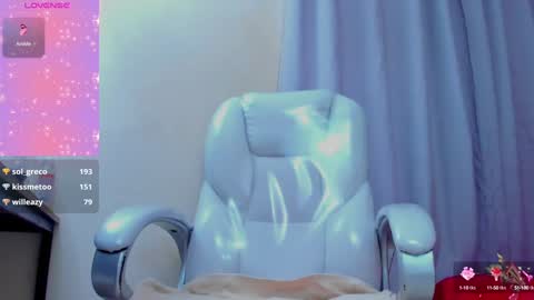 Snapshot of hot_beauty__ chatting on 01/29/25, 10:48 VALENTINA online show from 01/29/25, 10:48