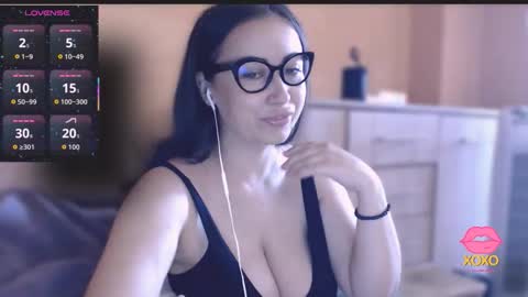 Snapshot of hot_big_ass chatting on 09/25/25, 10:41 v     online show from 09/25/25, 10:41