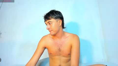 Snapshot of hot_boy_04 chatting on 04/16/26, 01:12 hot boy 04 online show from 04/16/26, 01:12