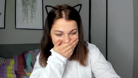 Snapshot of hot_chill__ chatting on 01/06/25, 04:02 LiluCaroline online show from 01/06/25, 04:02