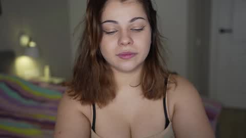 Snapshot of hot_chill__ chatting on 01/21/25, 06:45 LiluCaroline online show from 01/21/25, 06:45