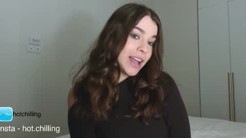 Snapshot of hot_chill__ chatting on 01/12/26, 05:40 LiluCaroline online show from 01/12/26, 05:40