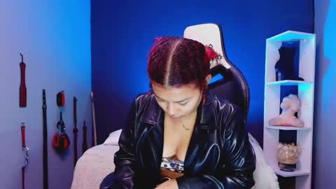 Snapshot of hot_chocolate_4u chatting on 12/19/25, 11:50 hot chocolate 4u online show from 12/19/25, 11:50