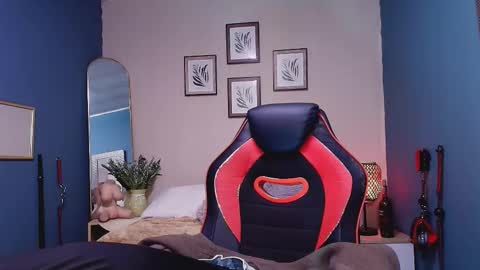 Snapshot of hot_chocolate_4u chatting on 02/13/26, 12:56 hot chocolate 4u online show from 02/13/26, 12:56