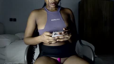 Snapshot of hot_chocoxxxx chatting on 12/22/25, 06:27 sonia mis choco online show from 12/22/25, 06:27