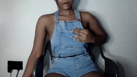 Snapshot of hot_chocoxxxx chatting on 03/15/26, 07:03 sonia mis choco online show from 03/15/26, 07:03