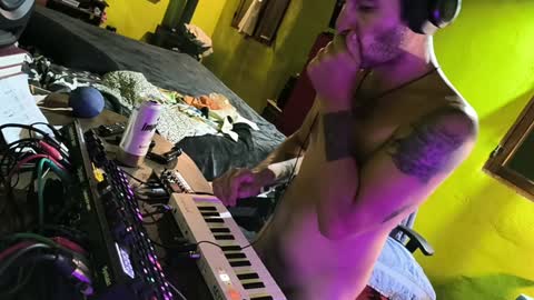 Snapshot of hot_fellow chatting on 12/29/24, 01:02 Hot Fellow online show from 12/29/24, 01:02