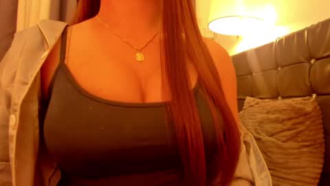 Snapshot of hot_fucking_lee chatting on 03/24/26, 08:08 kelly lee online show from 03/24/26, 08:08