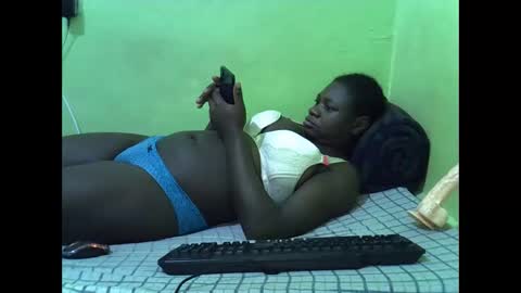 Snapshot of hot_girlly chatting on 09/19/25, 02:24 hot_girlly online show from 09/19/25, 02:24