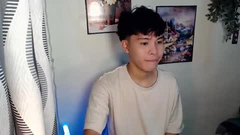 Snapshot of hot_kisser19 chatting on 03/18/26, 03:37 mark online show from 03/18/26, 03:37