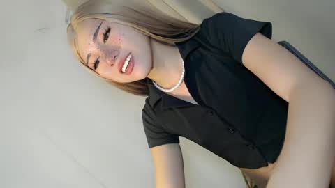 hot_little_angel18 online show from 06/14/26, 03:08