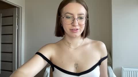 Lina online show from 12/19/24, 11:29