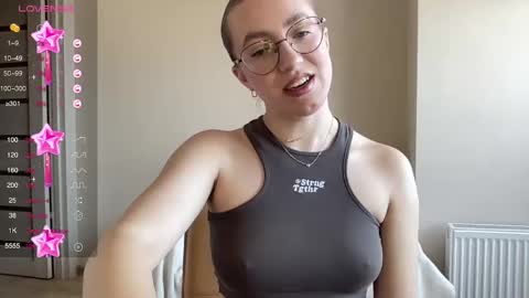 Lina online show from 02/19/25, 09:17