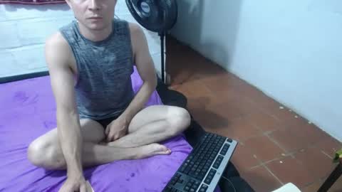 Snapshot of hot_mann11 chatting on 10/12/25, 07:40 angel online show from 10/12/25, 07:40