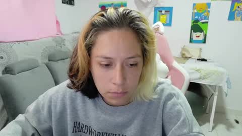 Mia online show from 05/02/26, 06:13