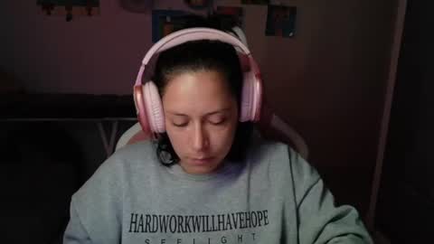 Snapshot of hot_mommymia chatting on 06/13/26, 04:38 Mia online show from 06/13/26, 04:38