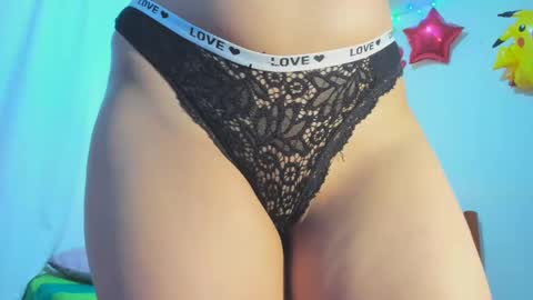 Snapshot of hot_nikol_09 chatting on 01/19/25, 12:50 Nikol online show from 01/19/25, 12:50