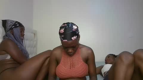 Snapshot of hot_petite1 chatting on 11/10/25, 01:37 Hot petite online show from 11/10/25, 01:37