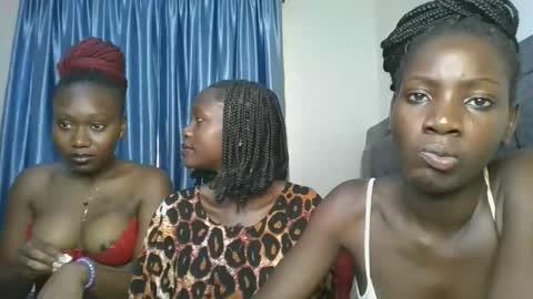 Snapshot of hot_petite1 chatting on 12/19/25, 09:38 Hot petite online show from 12/19/25, 09:38