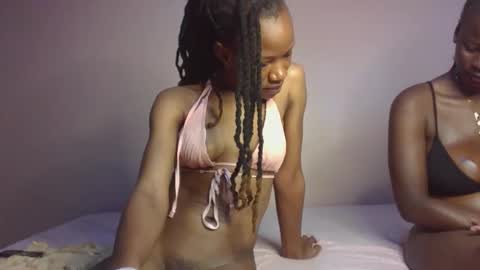 Snapshot of hot_petite100 chatting on 10/08/25, 07:39 hot petite100 online show from 10/08/25, 07:39