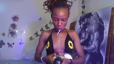 Snapshot of hot_petite100 chatting on 10/26/25, 10:25 hot petite100 online show from 10/26/25, 10:25