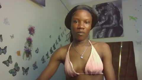 Snapshot of hot_petite100 chatting on 11/17/25, 09:31 hot petite100 online show from 11/17/25, 09:31