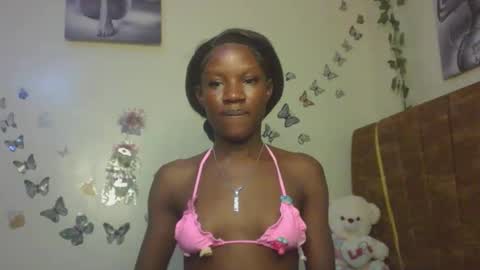 Snapshot of hot_petite100 chatting on 02/15/26, 07:10 hot petite100 online show from 02/15/26, 07:10