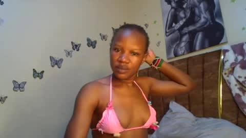 Snapshot of hot_petite100 chatting on 06/17/26, 02:25 hot petite100 online show from 06/17/26, 02:25