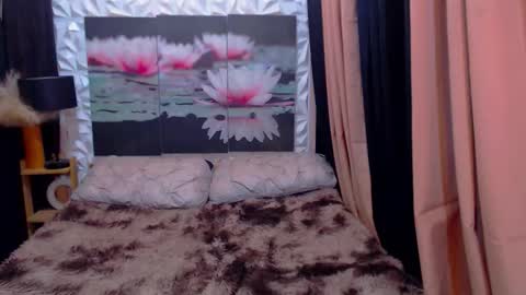 Julli Anna online show from 12/19/25, 05:42