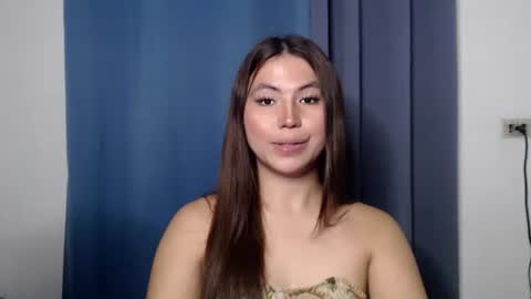 Snapshot of hot_precious_nikki chatting on 01/19/26, 04:33 Nikki online show from 01/19/26, 04:33