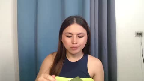 Snapshot of hot_precious_nikki chatting on 02/26/26, 02:43 Nikki online show from 02/26/26, 02:43