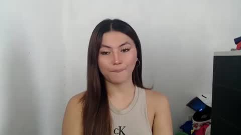 Snapshot of hot_precious_nikki chatting on 04/11/26, 03:44 Nikki online show from 04/11/26, 03:44