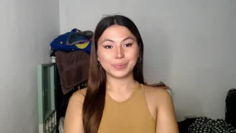 Snapshot of hot_precious_nikki chatting on 04/27/26, 06:39 Nikki online show from 04/27/26, 06:39