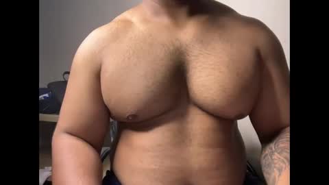 Snapshot of hot_roccohunter chatting on 12/14/25, 05:29 pranit online show from 12/14/25, 05:29