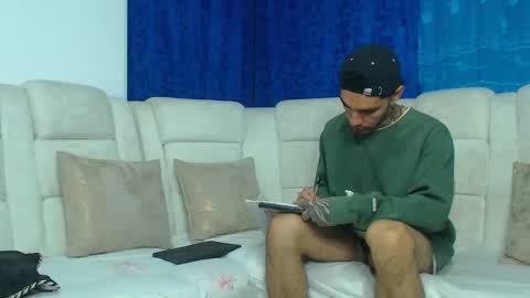 Snapshot of hot_sharks__ chatting on 02/04/26, 07:03 Hot Sharks online show from 02/04/26, 07:03